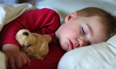 insegnare ai bambini ad addormentarsi da soli